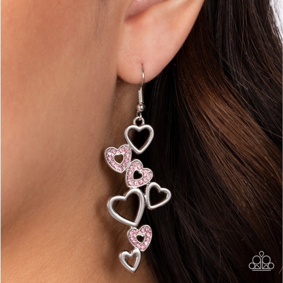 Jewelry - 💓 💓Heart shaped Earrings - Pink